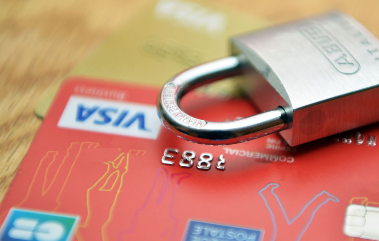 1444x920_les-virements-seront-bloques-durant-le-long-week-end-de-paques-photo-d-illustration